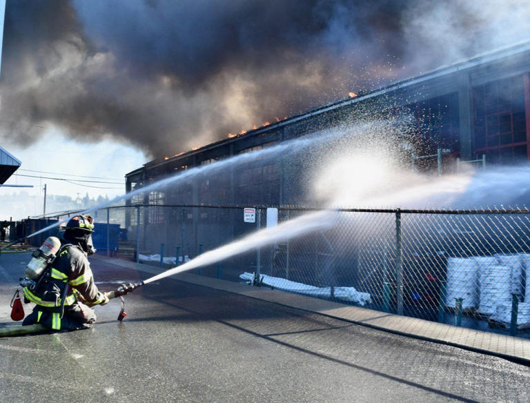 Over 100 firefighters battle massive Ballard warehouse fire, one injured
