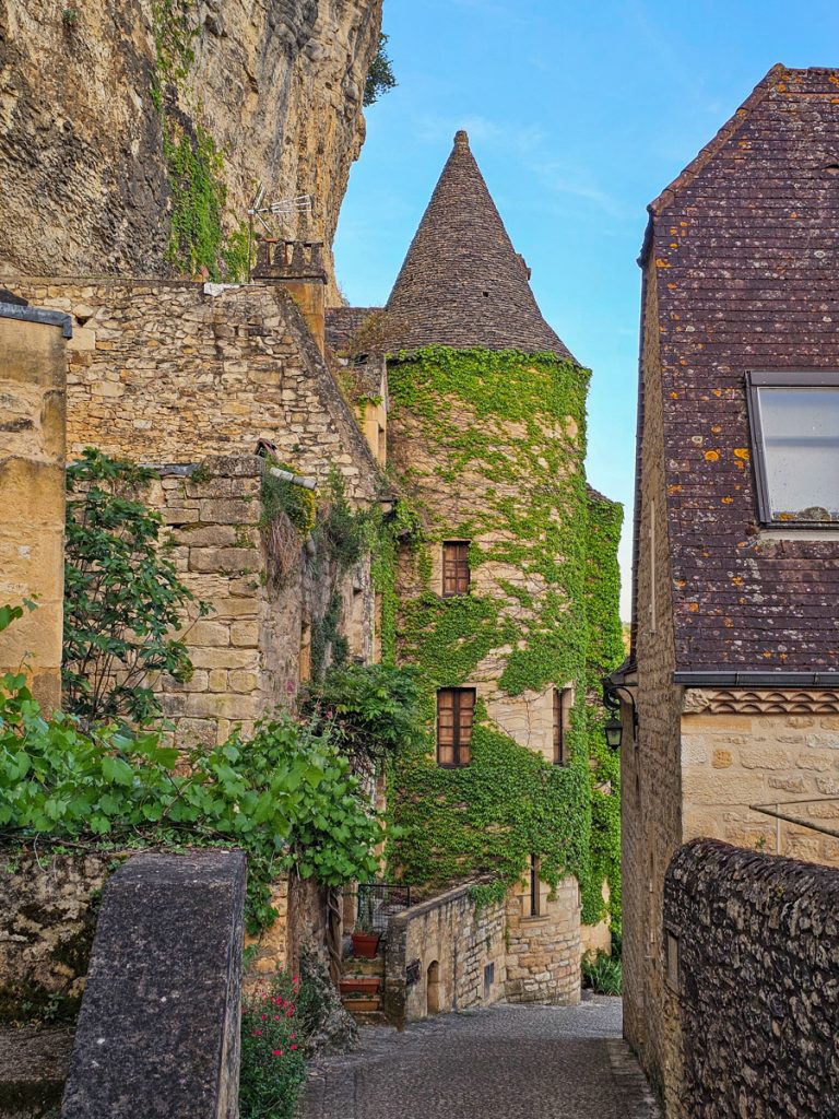 10 Ridiculously Picturesque Villages in Southwest France