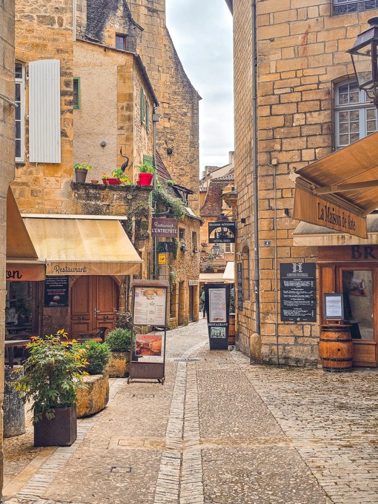 10 Ridiculously Picturesque Villages in Southwest France