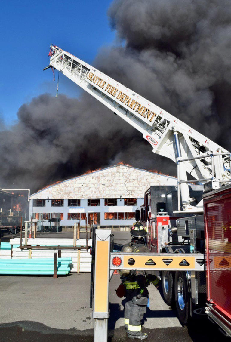 Over 100 firefighters battle massive Ballard warehouse fire, one injured