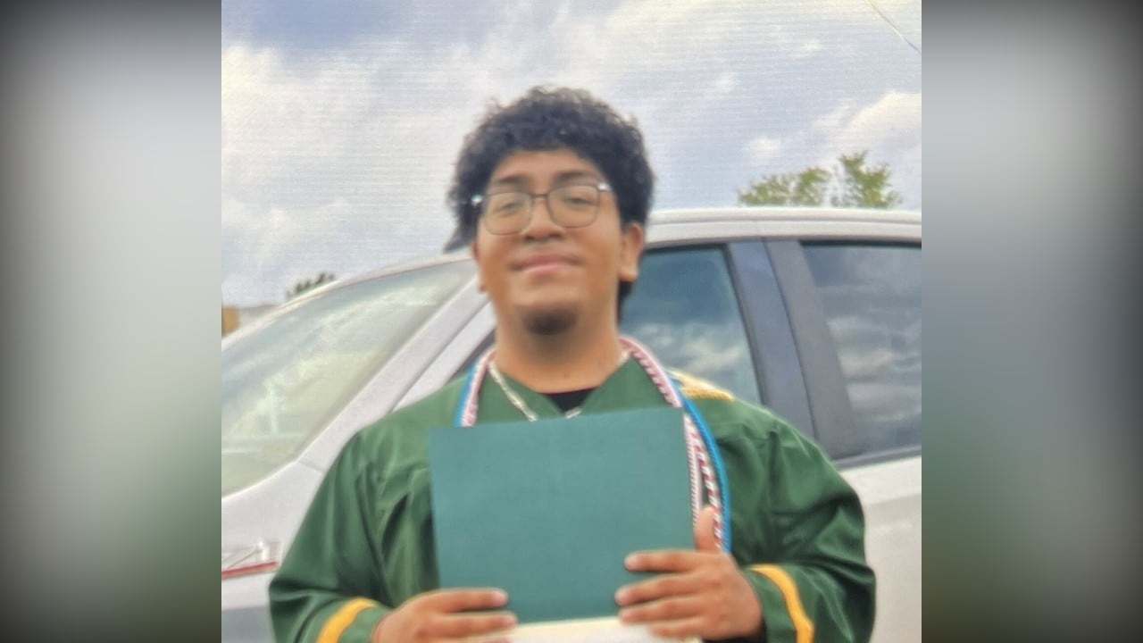 Matthews police seek help locating missing teen