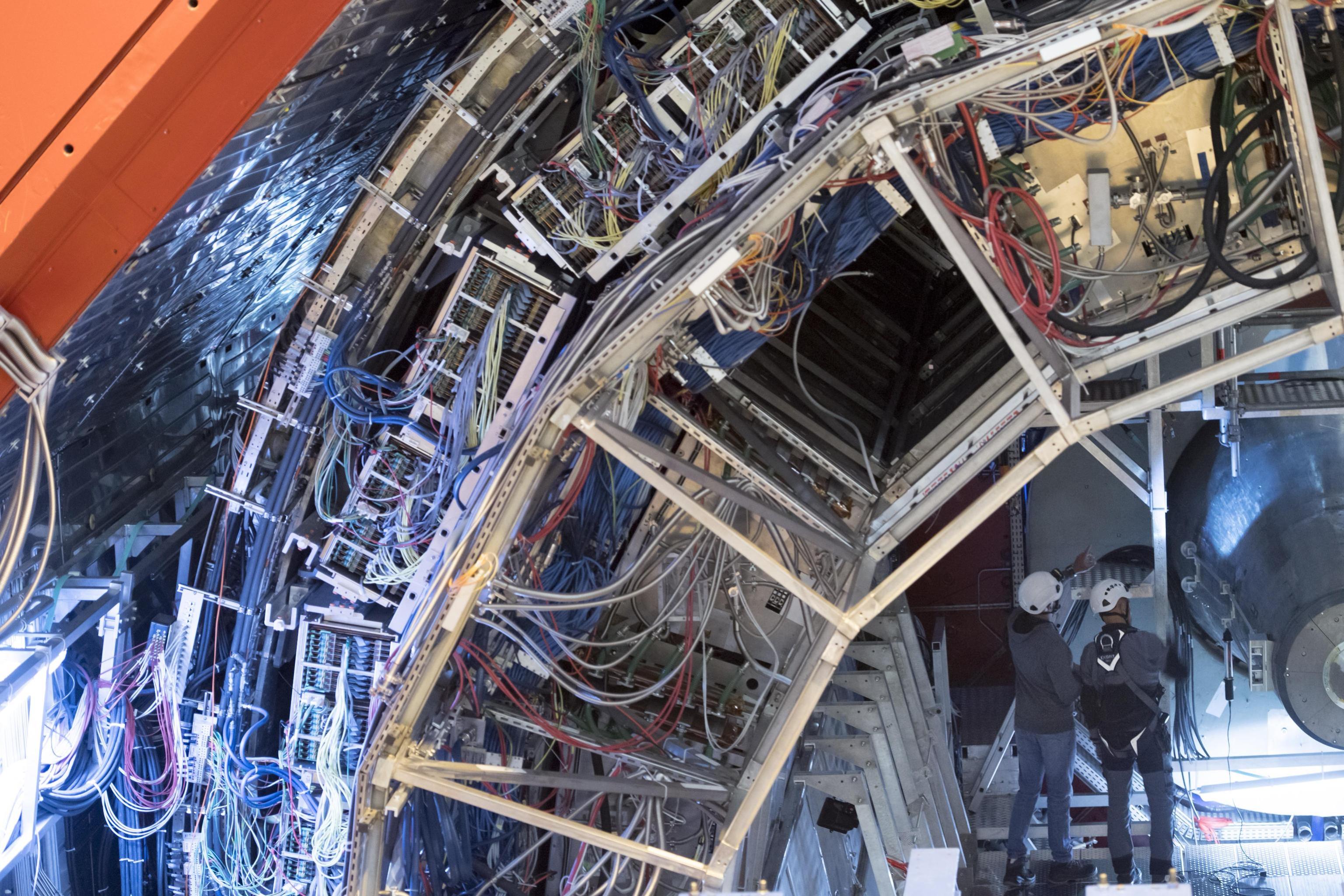 Cern, ultime collisioni per l'acceleratore di particelle Lhc