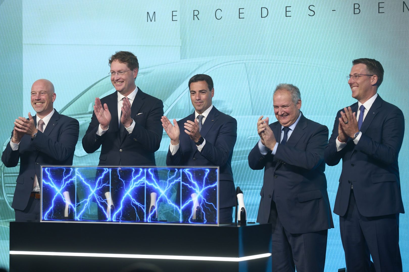 Mercedes-Benz arranca en Vitoria la producción de su nuevo vehículo 100 ...