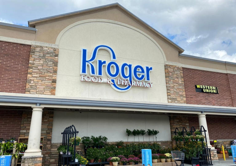 How to earn $500 a month from Kroger stock ahead of Q1 earnings