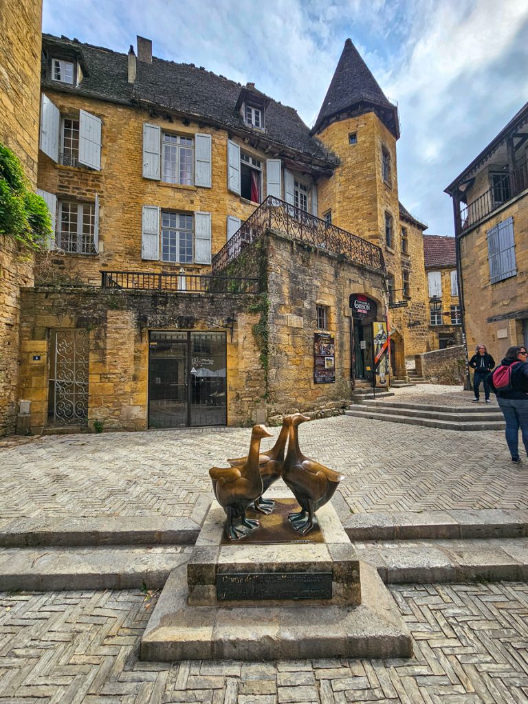 10 Ridiculously Picturesque Villages in Southwest France
