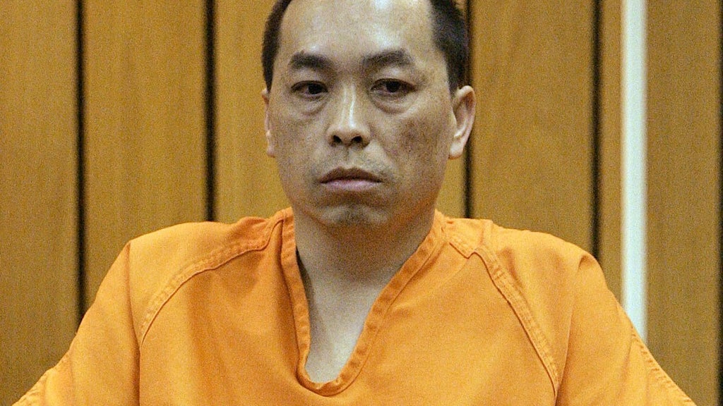 Man serving life sentence for 2004 Wisconsin hunter killings has died