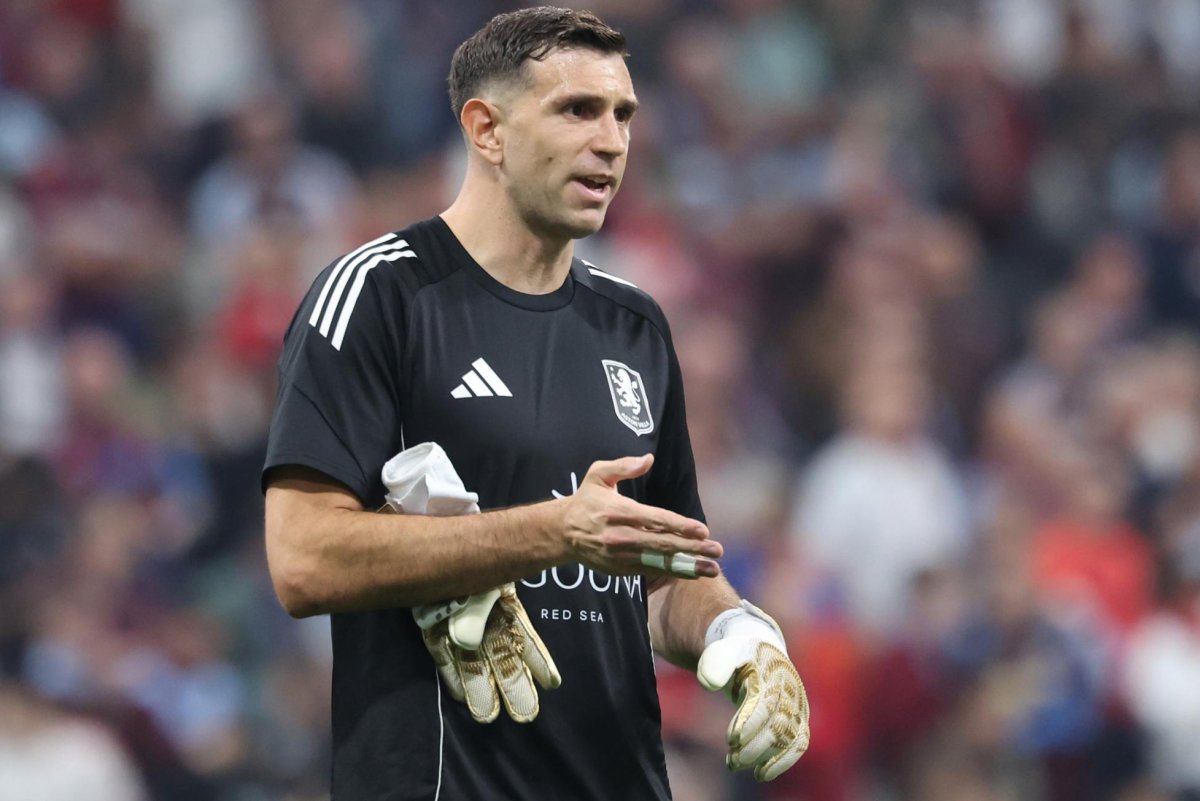 Argentina goalie Emiliano Martinez completes training before World Cup ...