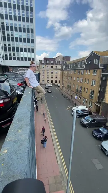 Rooftop to street in seconds on a single pole