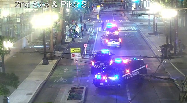 One hurt, suspect on the run after shooting in downtown Seattle