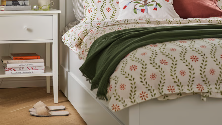 IKEA is selling the sweetest watercolor duvet cover for summer (and it ...