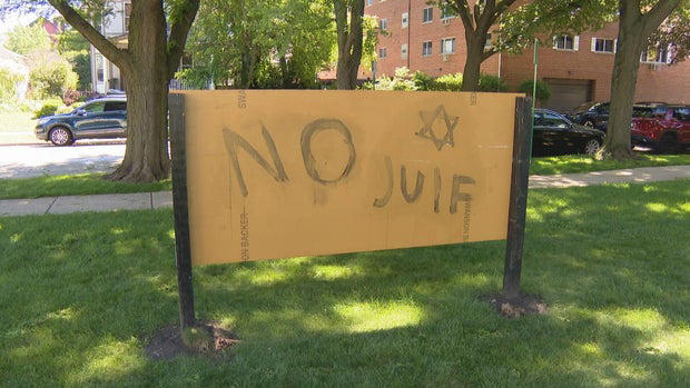 Oak Park townhouse development vandalized with antisemitic message