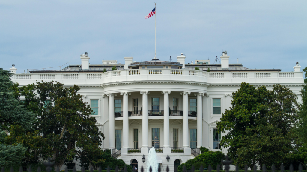 White House pushes early access to frontier AI models in new executive ...