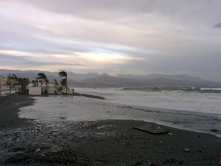 Mueren ahogados un hombre de 80 años y una mujer de 75 en una playa de ...
