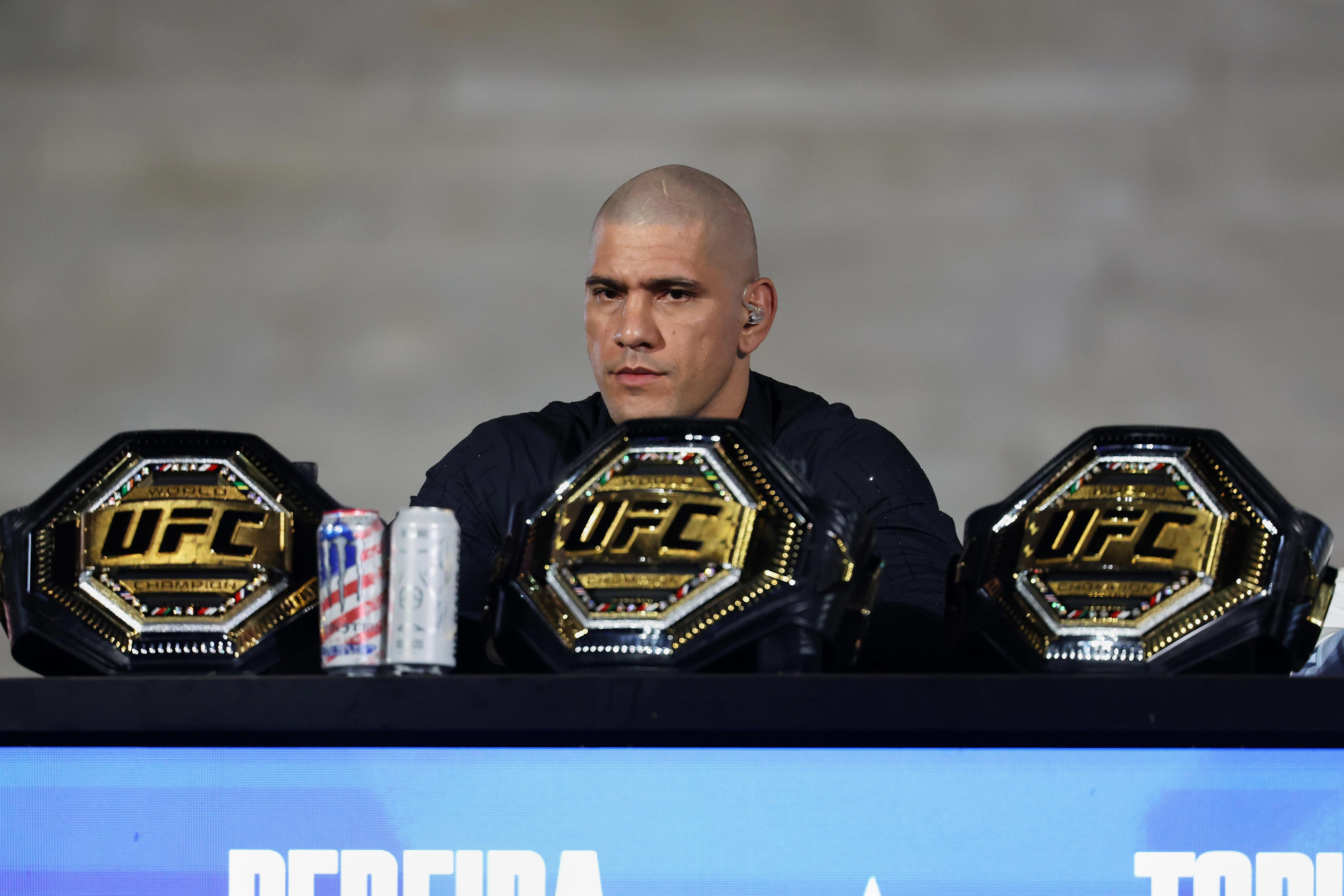 UFC heavyweight legend believes Alex Pereira can win third division title