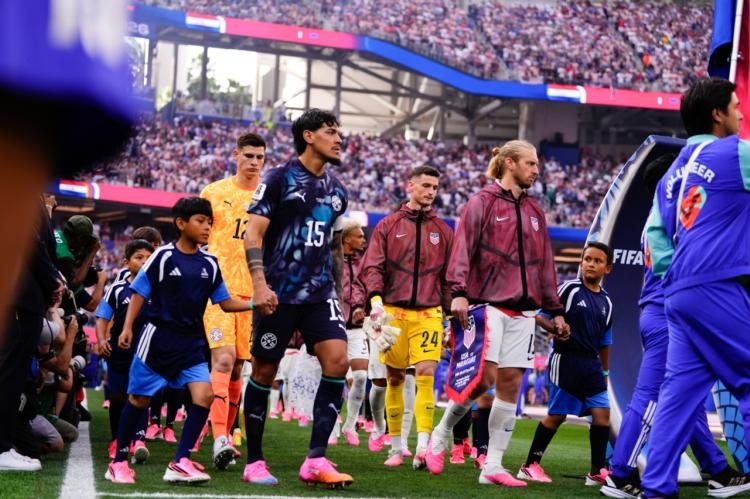 Coupe du monde. Pourquoi la plupart des joueurs du Mondial portent des ...