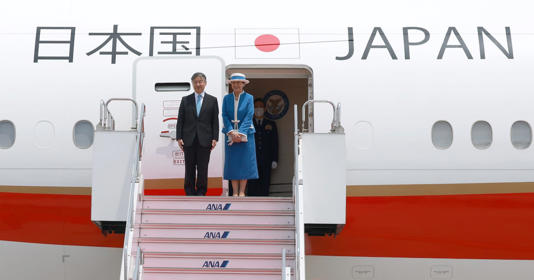 オランダ及びベルギーへ向け、羽田空港を出発される天皇、皇后両陛下＝6月13日午前、羽田空港（梶山裕生撮影）