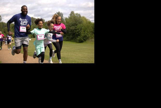 Thousands take part in Reading's Race for Life
