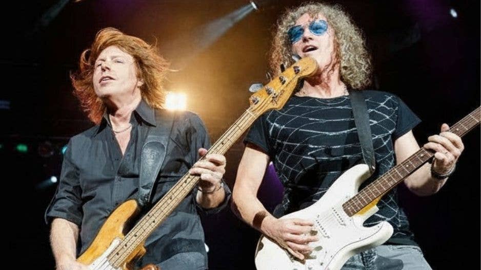 Foreigner rocks Hamburg with 'Waiting for a Girl Like You' on ...