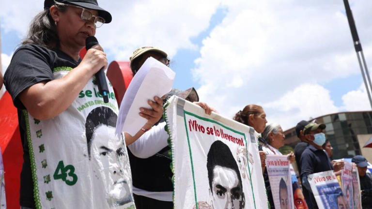 Padres de los 43 estudiantes de Ayotzinapa rechazan vínculos políticos ...