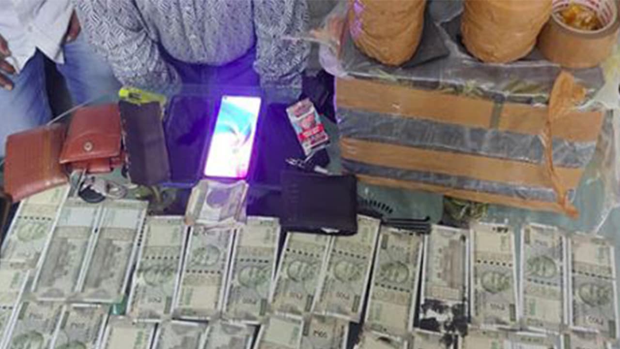 Kerala: Counterfeit Rs 500 notes found in bank deposit, police probe