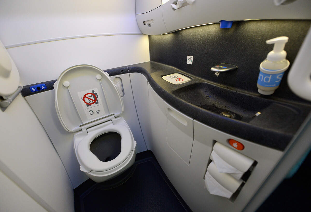The best and worst times to use an airplane bathroom, according to ...