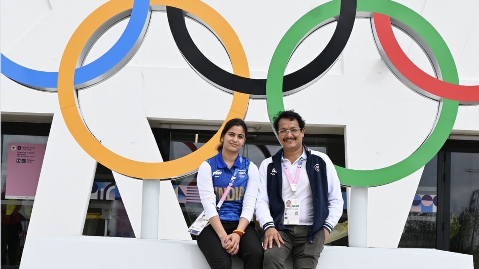 Olympian Manu Bhaker shares pictures with late coach Jaspal Rana, calls ...