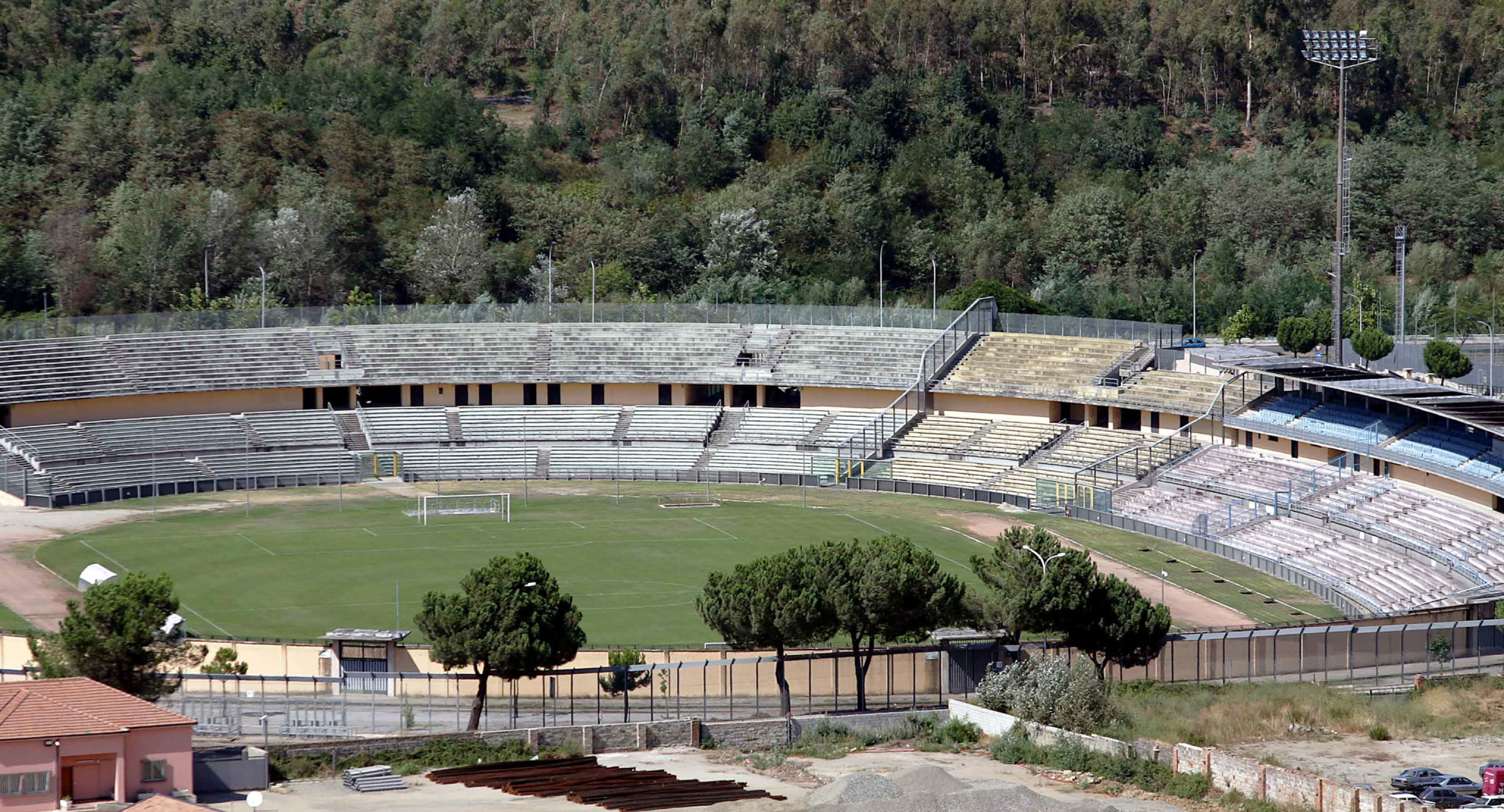 Cosenza Calcio, divieto uso stadio prodromico a retrocessione in eccellenza