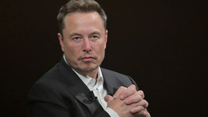 Elon Musk becomes the world's first trillionaire