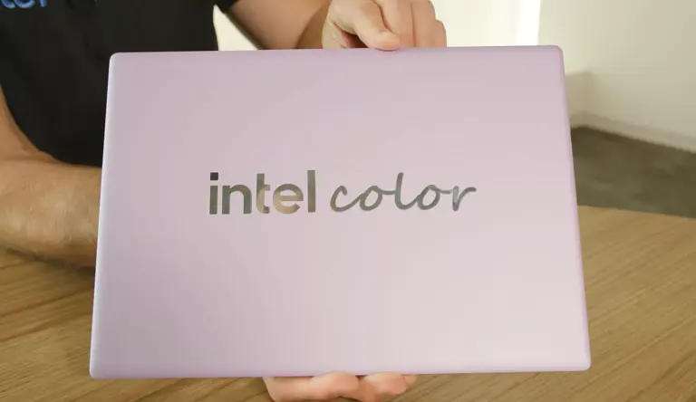 Smartphony dobývají notebooky. Apple roztočil kolotoč a Intel chce ...