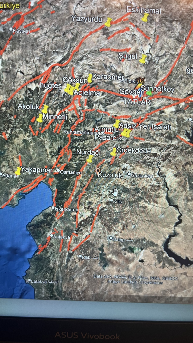 Gece yarısı yaşanan deprem sonrası kritik uyarı: Korkarım parçalanacak