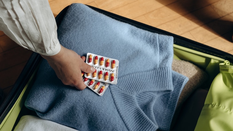Which vaccinations and precautions are important before vacation