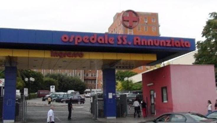 Neurochirurgo picchiato da un paziente, ferito al volto ma continua a ...