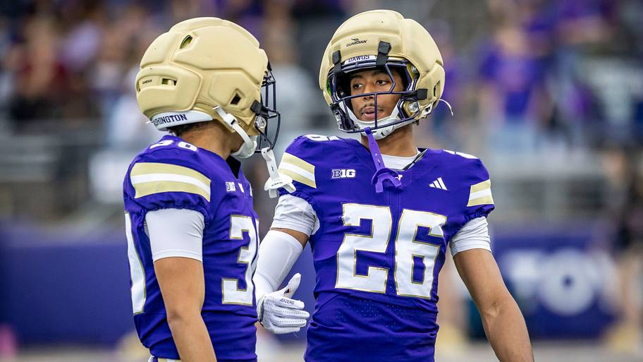 Elias Johnson made his move in UW spring ball