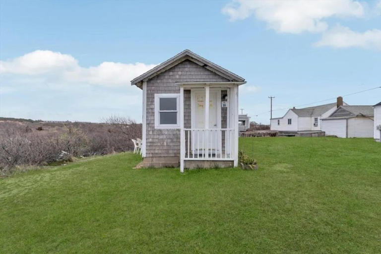 Tiny 189-square-foot Cape Cod cottage that is just steps from the beach ...