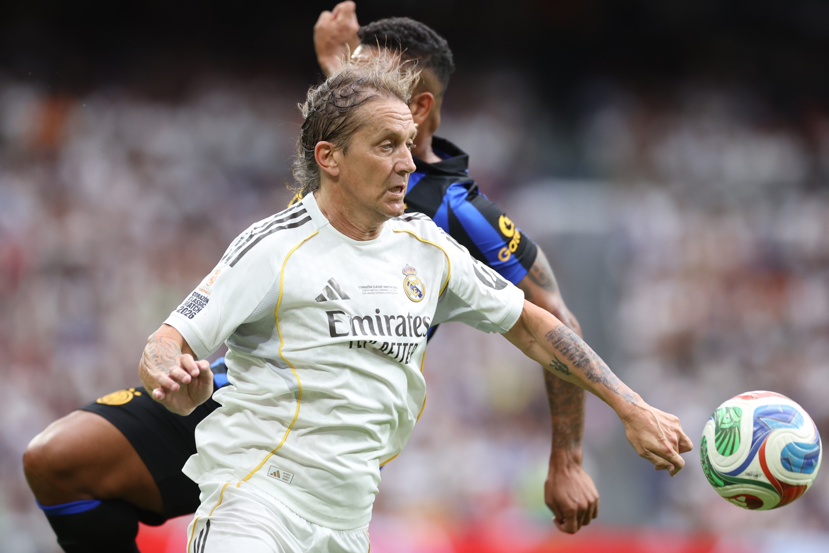 2-1. El Real Madrid remonta y se lleva el 'Corazón Classic Match' ante ...