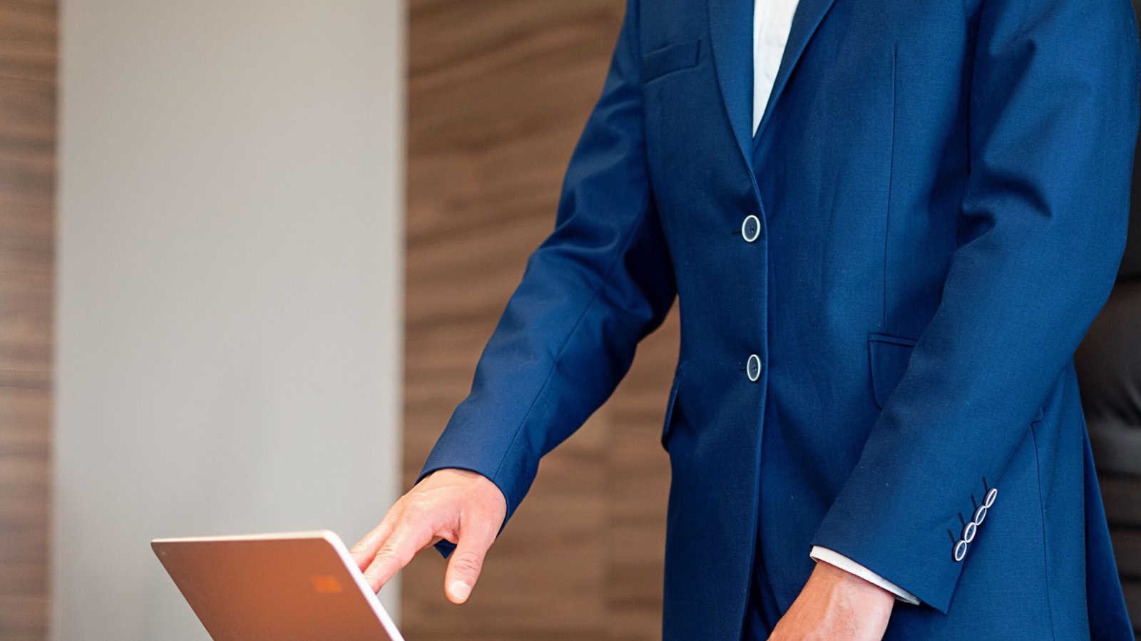 why-successful-men-are-replacing-traditional-suits-in-2026