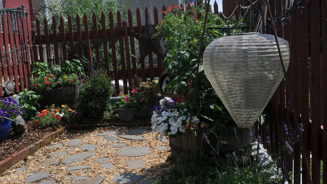 10 affordable backyard entertaining ideas