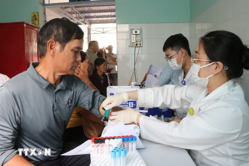 Tạo nền tảng nâng cao chất lượng nguồn nhân lực, thu hẹp khoảng cách y tế