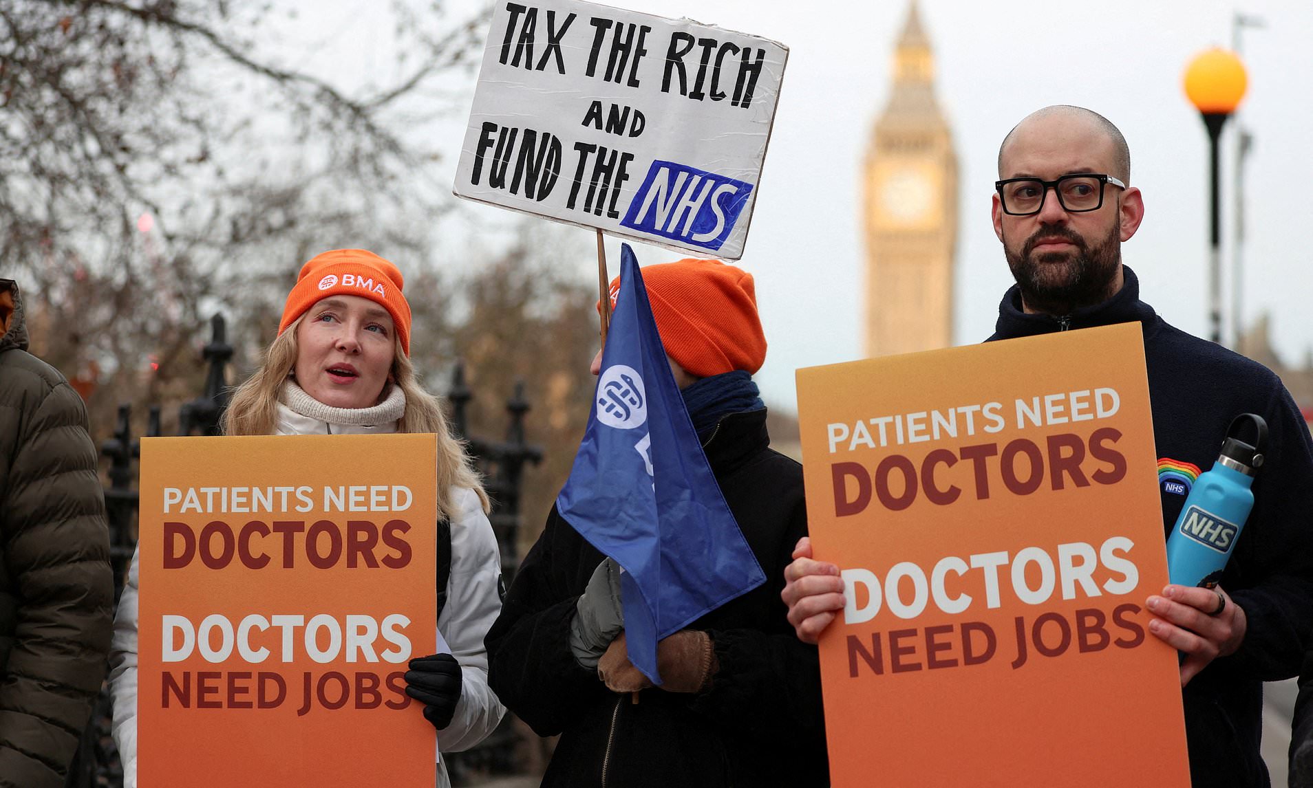Resident doctors in England call off strike after new offer from government