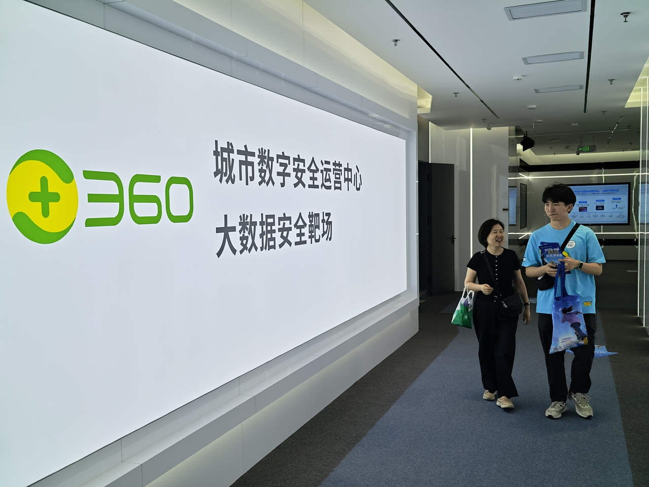 武汉新增一所大学 开放日当天 来了上万人