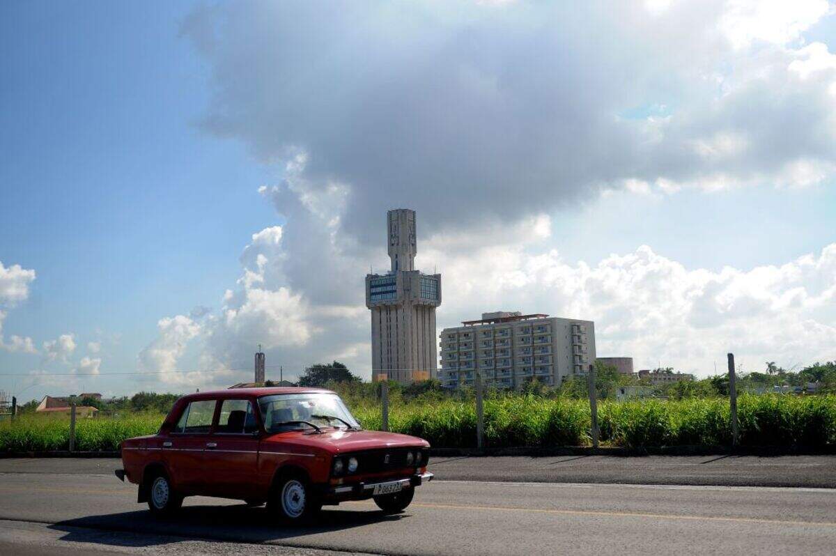 Viral: Embajada rusa presume 'caravana de autos' en apoyo a Cuba y le ...