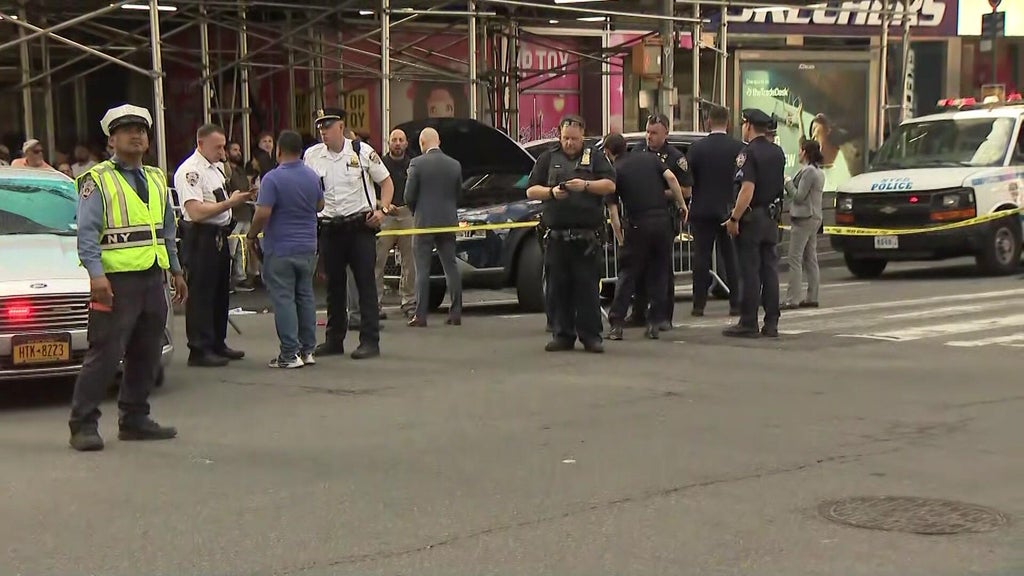 17-year-old in custody after shots fired in Times Square, police say