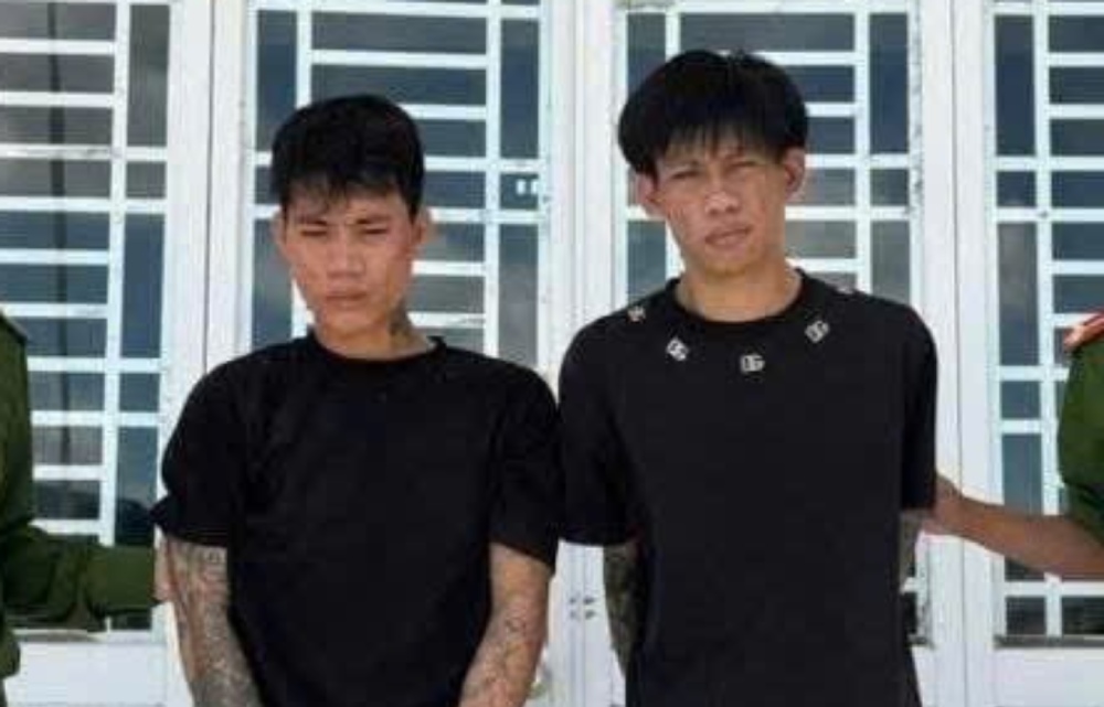 Cướp giật điện thoại của thiếu niên 16 tuổi khi đứng chờ mẹ tan ca