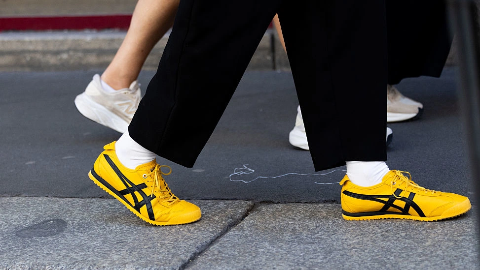 new-yorkers-trade-boots-for-bold-spring-sneaker-trends