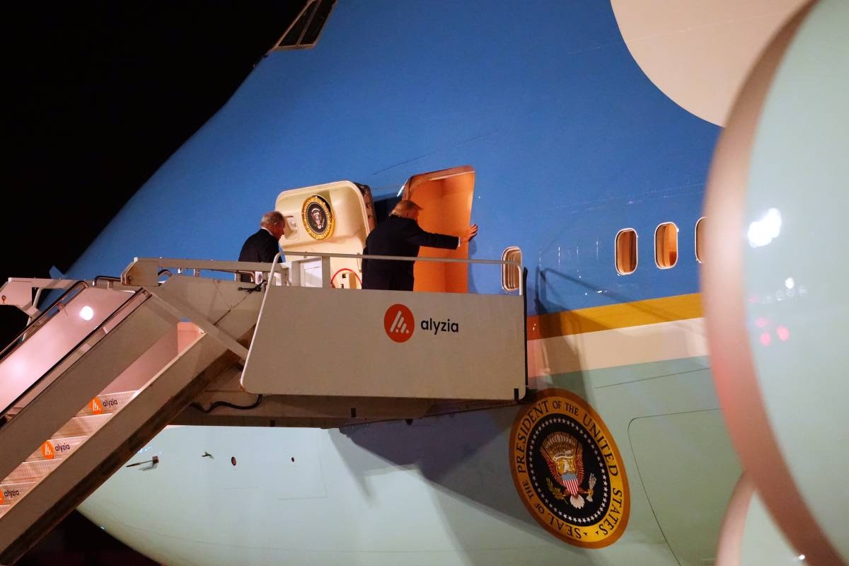 'Last ride': US says goodbye to Air Force One as Qatari jet awaits