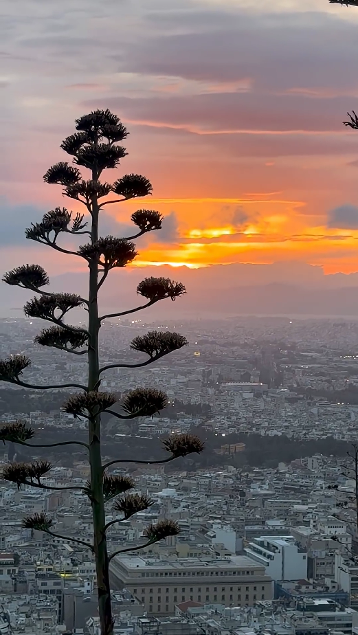 How sunset light creates a magical atmosphere in Athens