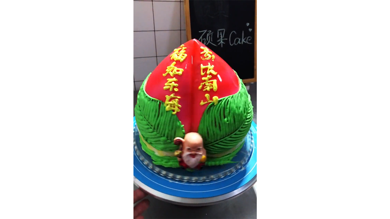 Sculpting monumental longevity peach cake with emerald leaf textures ...