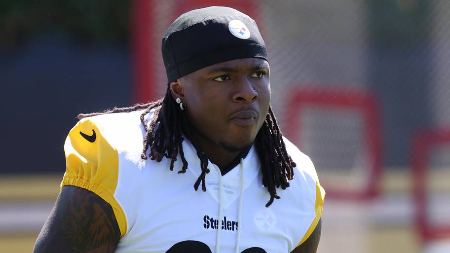 Early Steelers roster odds point to painful RB cut-down decision