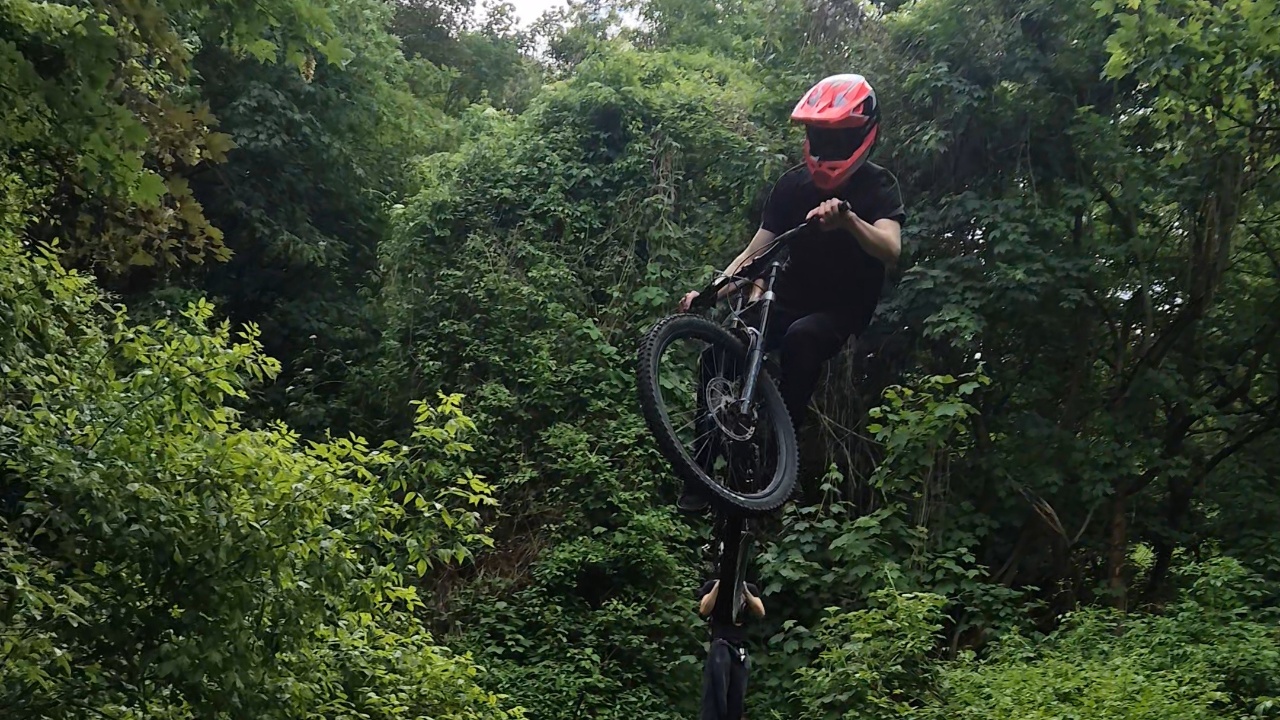 Rider loses control mid air and slams ground after failed jump