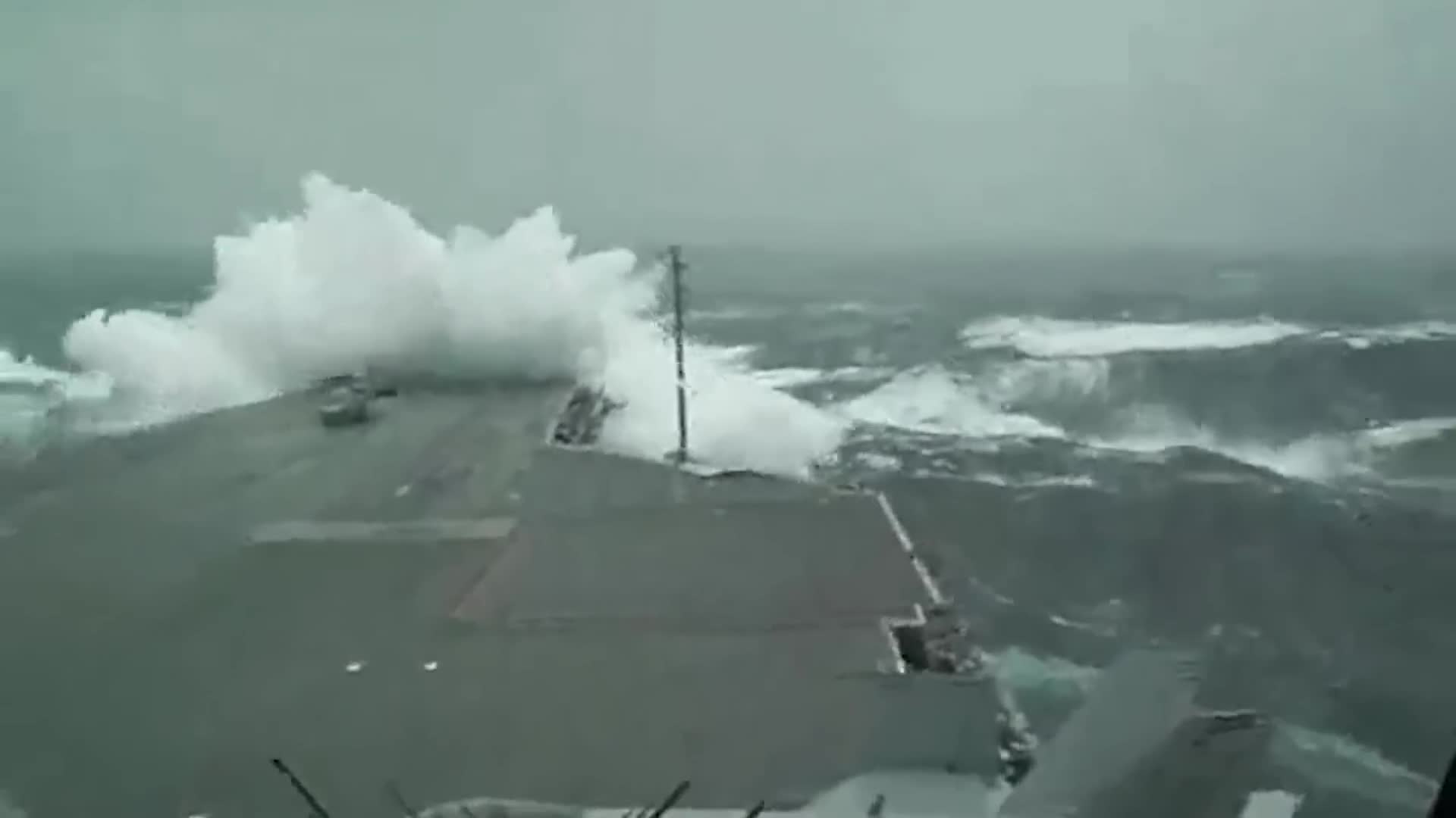 How carriers protect jets during ocean storms